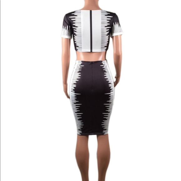 Lovely stylish round neck 2 pieces skirt set. - Picture 4 of 4